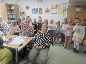 Október je  mesiac účty  k starším a žiaci zo ZŠ Brusno pripravili takýto program. Ďakujeme!  Urobili ste radosť všetkým prijímateľom zariadenia #hronov Základná škola s materskou školou Brusno